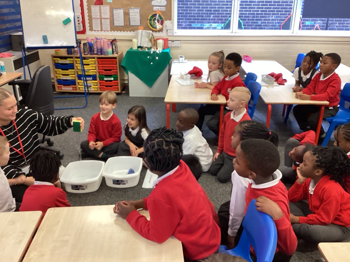 staugustinesNG3's tweet image. Year 1 have been investigating which materials are absorbent and which are waterproof.
#ScienceAtStA’s