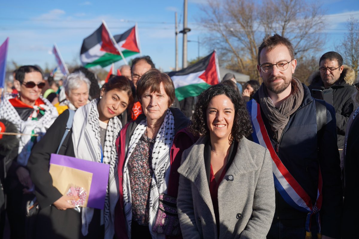 EmmanFernandes's tweet photo. 🔴Manif ce midi à #Strasbourg devant le parlement 🇪🇺
👉Israël doit respecter le droit international
👉Nous devons tout faire pour imposer un cessez-le-feu urgent partout, au Liban mais aussi à #Gaza
👉#Netanyahou en France doit être arrêté ! Reconnaissons l’Etat de Palestine ! 🇵🇸 https://t.co/sCNntqViwV