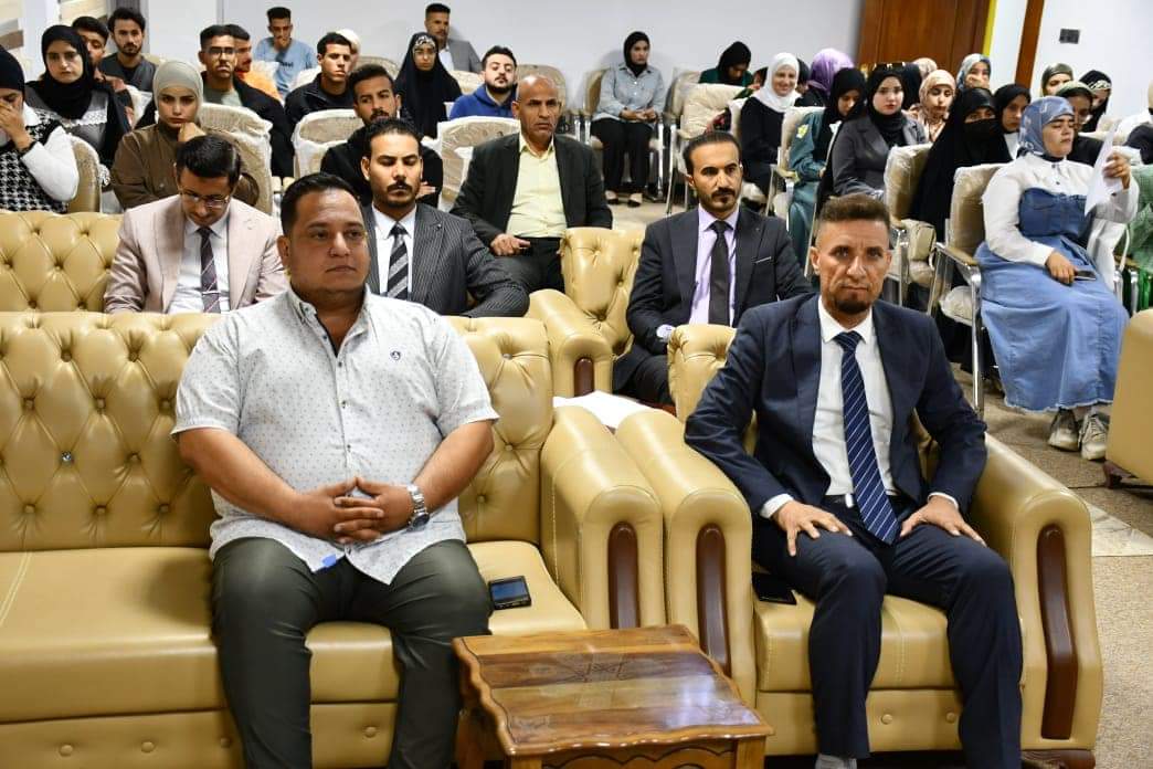كلية الاثار في جامعة القادسية تقيم حلقة نقاشية علمية حول دور النساء في صناعة النسيج في عصر سلالة اور الثالثة