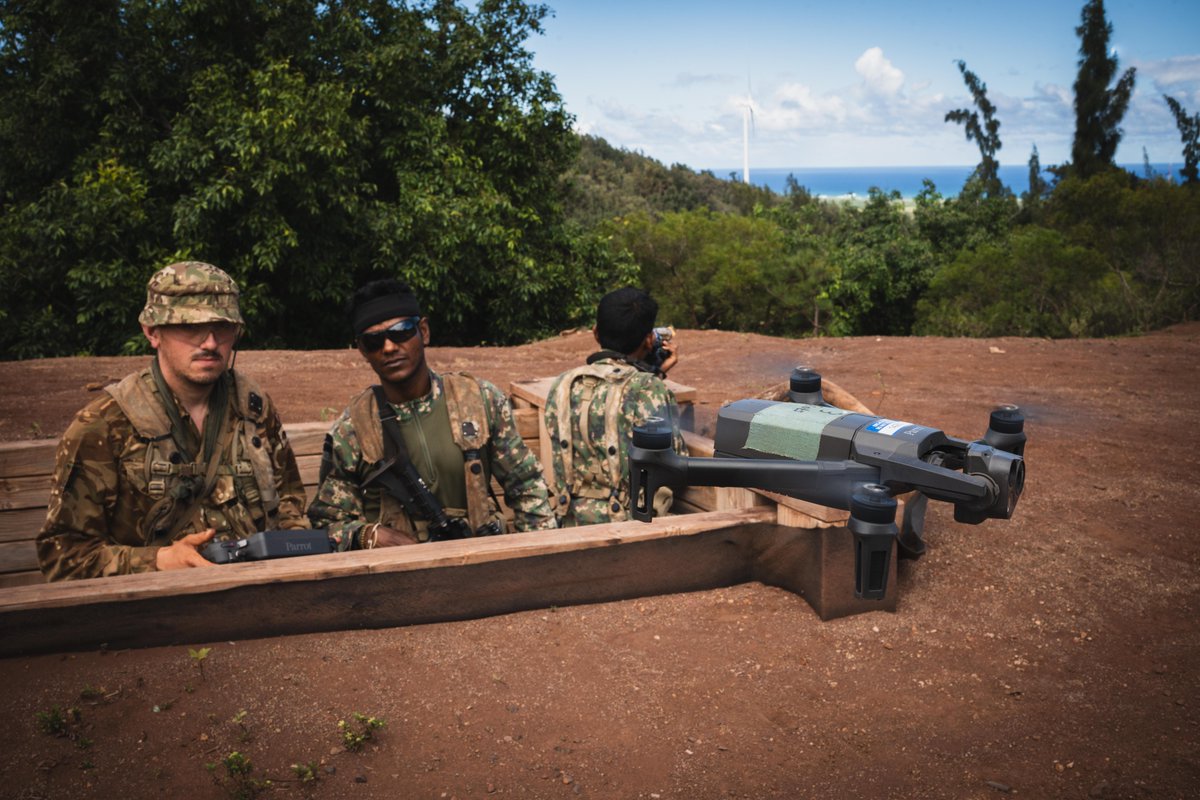 Bringing tradition to the front lines! 🎶🇬🇧

After a successful assault at JPMRC in Hawaii, British Army Pvt. Cameron Taylor of the Royal Regiment of Scotland marked the moment with the sound of ‘When the Battle’s O’er’ on his bagpipes—a perfect blend of tradition and grit!