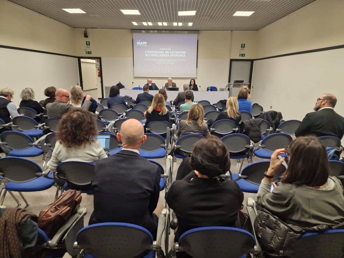 InappGov's tweet photo. Ora al @Job_Orienta, sala Respighi ▶️ il presidente #INAPP, Natale Forlani, introduce il seminario✨ L’impatto dell’IA su #competenze e #formazione.

A seguire, la relazione di V.Ferri e la tavola rotonda moderata da R.Mazzarella: https://t.co/DBDyesFAMR

#joborienta #27novembre https://t.co/rqOVU1aqxC