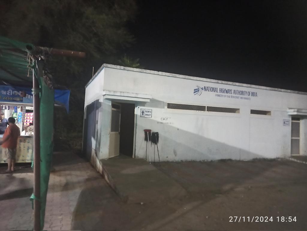 parthdeepakmeht's tweet photo. Dear sir,

I have Pass the toll tax and Handicap Grand mother and father visit at toll plaza public toilet .

No light and water available at public toilet.

My Mother kept falling so I complained.

Add-Mudetha Bhildi, Deesa, Palanpur, Gujarat 385530
Hope my complaint solve https://t.co/UlJphluxyS