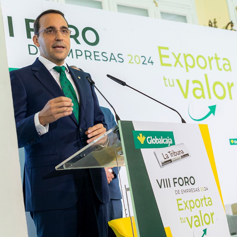 SomosGlobalcaja's tweet photo. 🌏El Foro #ExportaTuValor reúne a más de 200 empresas para conocer casos de éxito empresarial. Gracias por compartir vuestras experiencias a Juan Manuel González Serna, fundador #GrupoSiro; Adriano García @RESGroup Lalo Castillo #PinturasAdoral y María José Sáez @GrupoSaezOrtega
