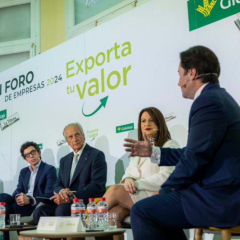 SomosGlobalcaja's tweet photo. 🌏El Foro #ExportaTuValor reúne a más de 200 empresas para conocer casos de éxito empresarial. Gracias por compartir vuestras experiencias a Juan Manuel González Serna, fundador #GrupoSiro; Adriano García @RESGroup Lalo Castillo #PinturasAdoral y María José Sáez @GrupoSaezOrtega