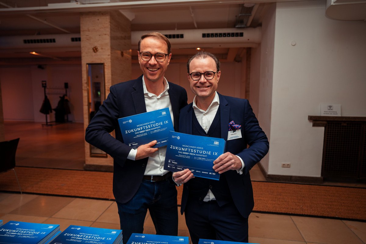 Anne Koark tweet media