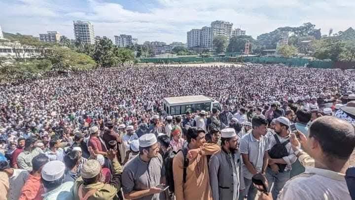 mo__nir's tweet photo. এডভোকেট সাইফুল ইসলাম আলিফ এর জানাযায় লাখো মানুষের ঢল চট্টগ্রামে। 

গতকাল হিন্দু উগ্রবাদী জঙ্গি সন্ত্রাসী সংগঠন ইসকনের হামলায় চট্টগ্রাম আদালত প্রাঙ্গণে হত্যার শিকার আইনজীবী সাইফুল ইসলাম আলিফের জানাজা সম্পন্ন হয়েছে। https://t.co/pl8dtwgRvd