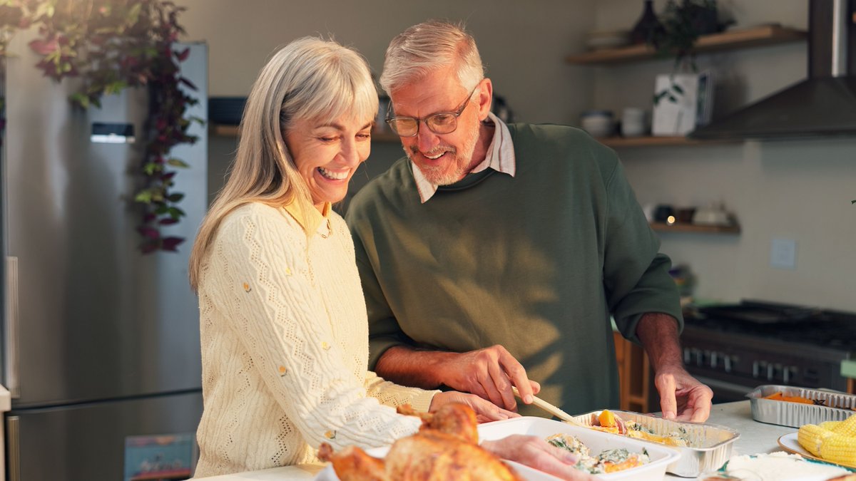 877DEADBUG's tweet image. ...And Gary smiled on in fear, trying to hold together. He hoped Deborah would never know about the mouse he saw nibbling on their Thanksgiving feast...just three minutes earlier. 😱 877-DEAD-BUG
.
.
.
#pestcontrol #thanksgiving #877deadbug
