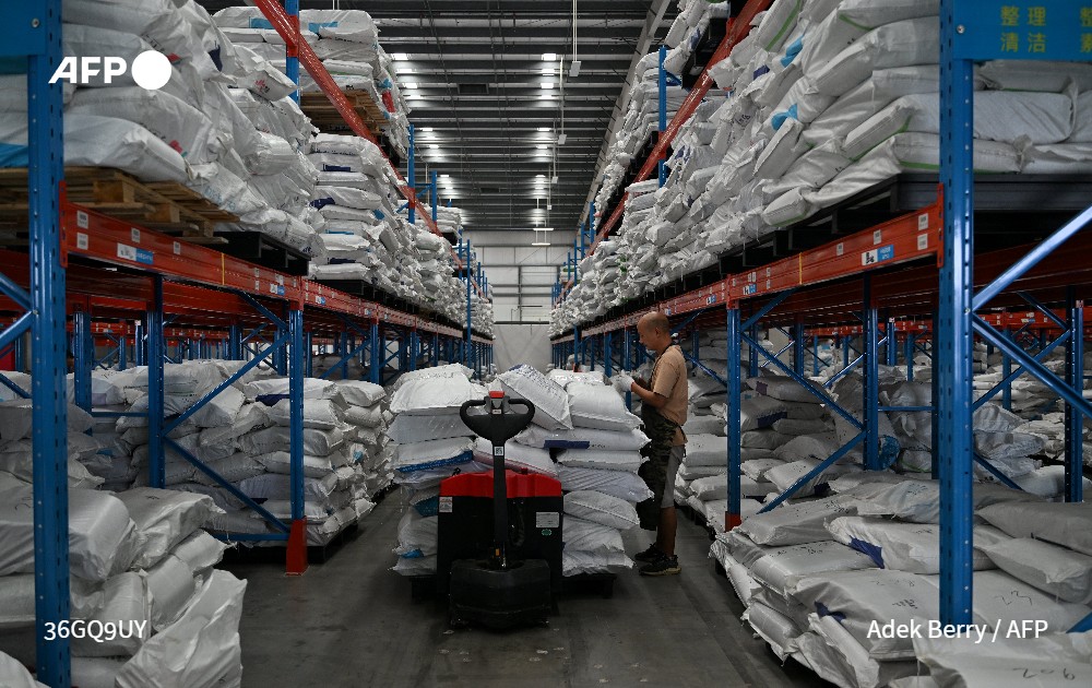 Europa produjo menos plástico virgen en 2023, y también menos reciclado, mientras aumenta la importación de resinas más baratas de regiones con normas medioambientales menos estrictas, como Asia y Estados Unidos #AFP u.afp.com/59AA