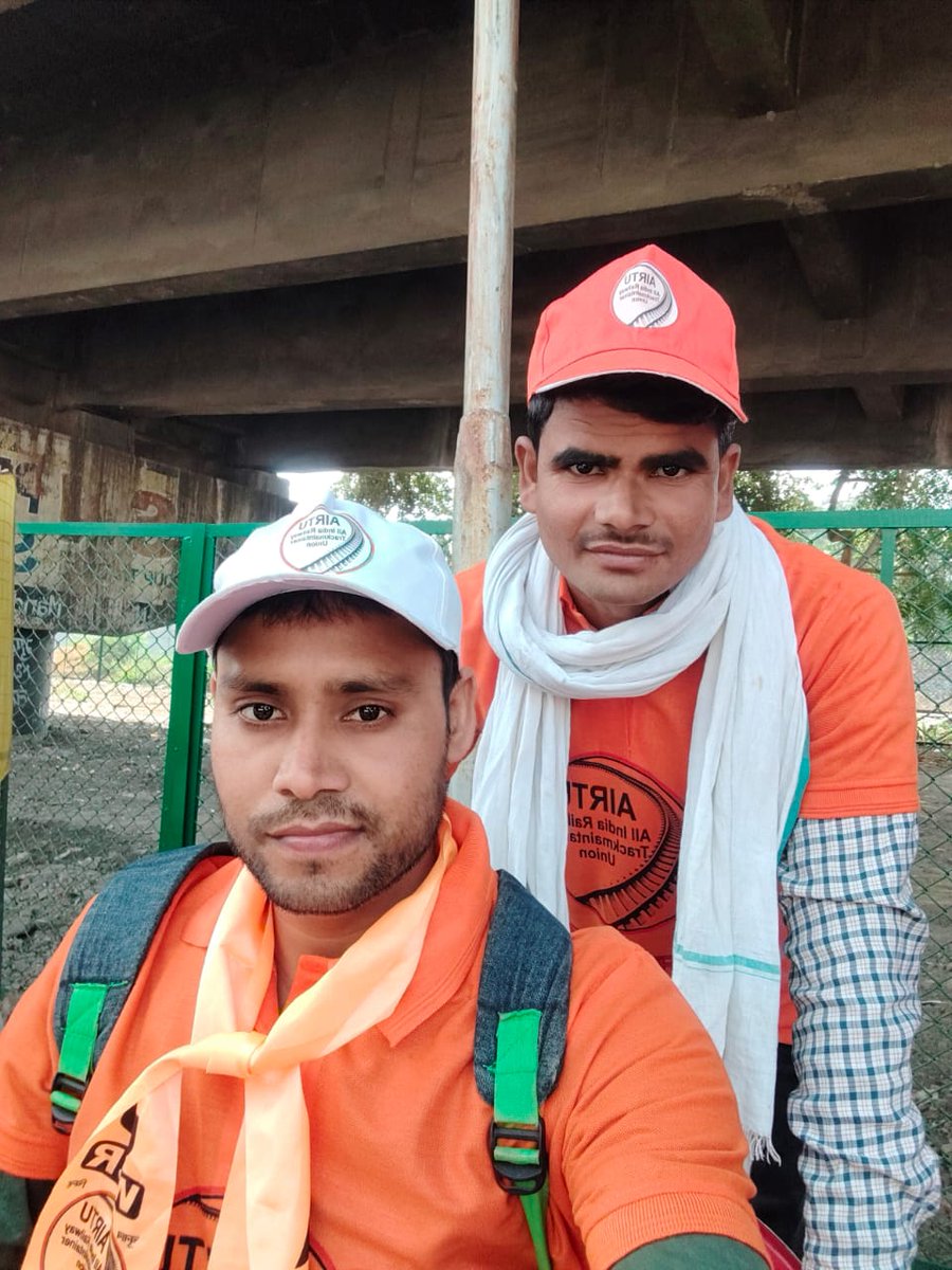 Ashokmeena4402's tweet photo. #Justice_For_AIRTU
#Give_Me_Railways_Election

हम हमारा हक मांगते,
नहीं किसी से भीख मांगते।

@PMOIndia @RahulGandhi @AshwiniVaishnaw @RailMinIndia https://t.co/AkUgSBRUkA