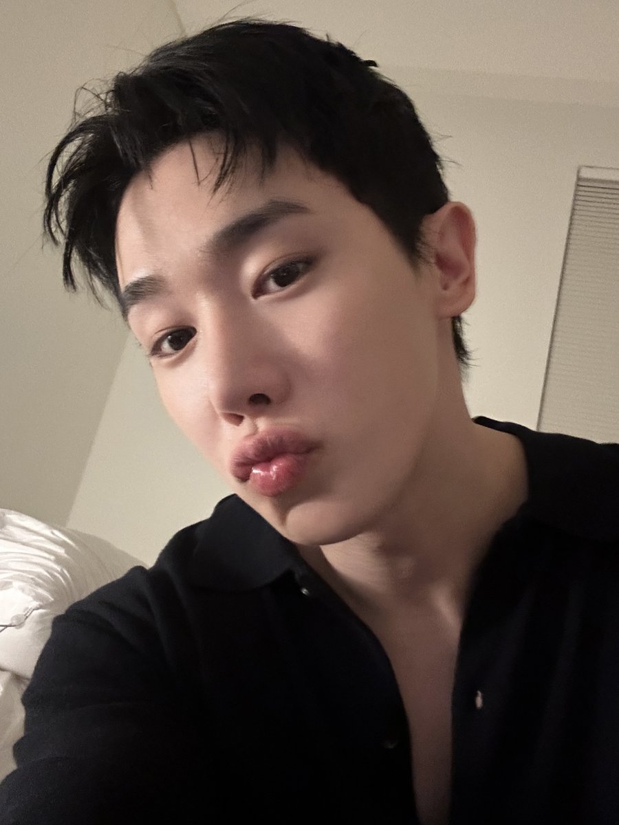official__wonho's tweet photo. 위니 오늘도 꿈에서 만나자고~
이불 잘 덮구 자고 💙

#원호 #WONHO https://t.co/MknxXe3h7I