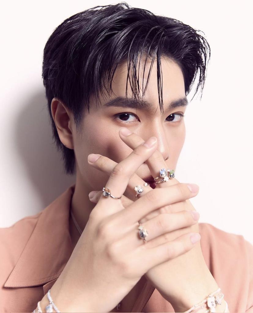 WinniePhuwin's tweet photo. 😭😭😭😭😭😭😭😭😭😭😭😭😭😭😭😭😭
PHUWIN WITH RAVIPA
#RAVIPAxPHUWIN
#RAVIPA #ravipajewelry #RAVIPAxTheMonsters #ravipalabububaby #Labubu #phuwintang https://t.co/jZPW5lhfuP