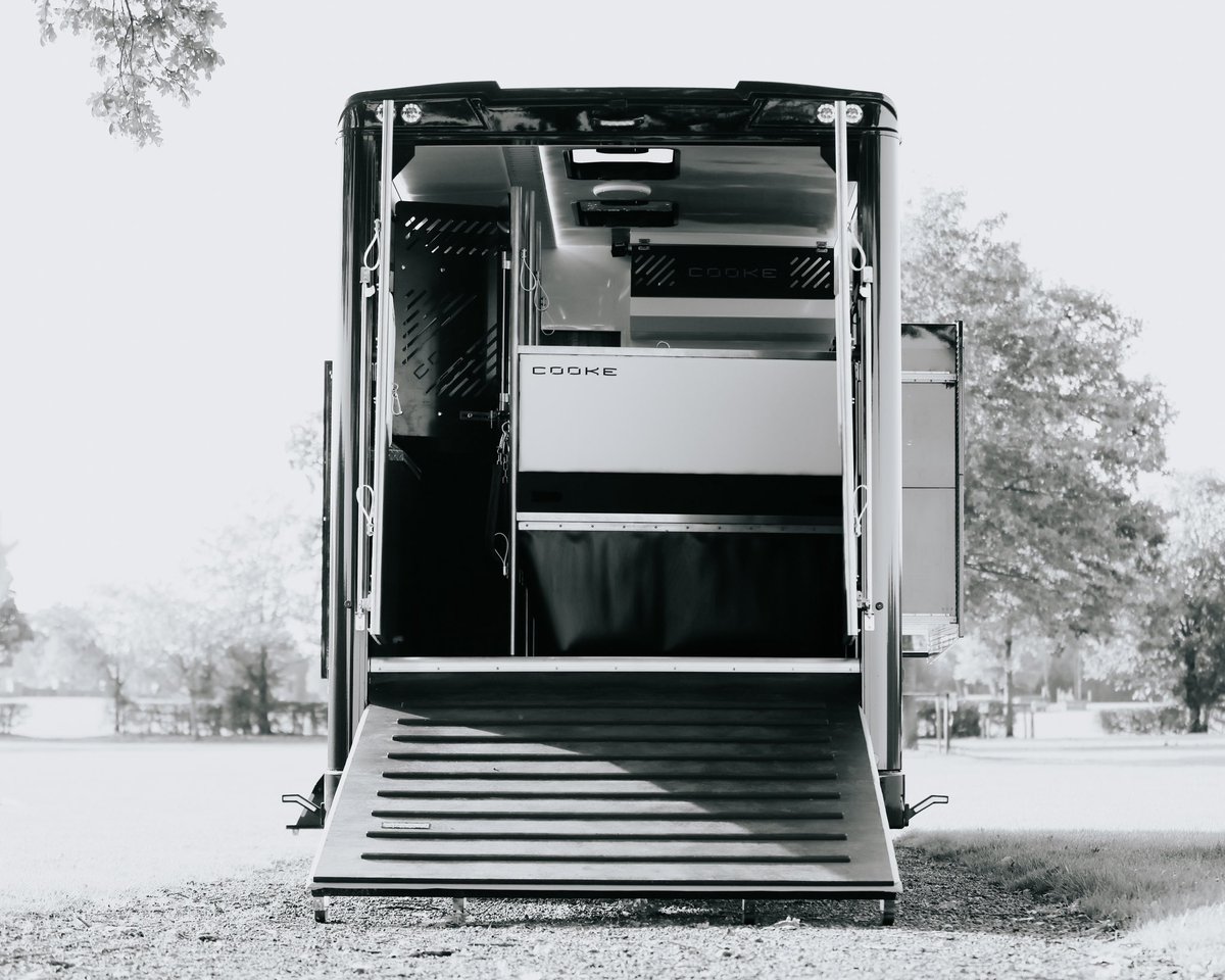 Cooke_Coach's tweet photo. Latest pics from our photo shoot. 16t Cooke Platinum 4 Horse https://t.co/nlu6S3v2DE
