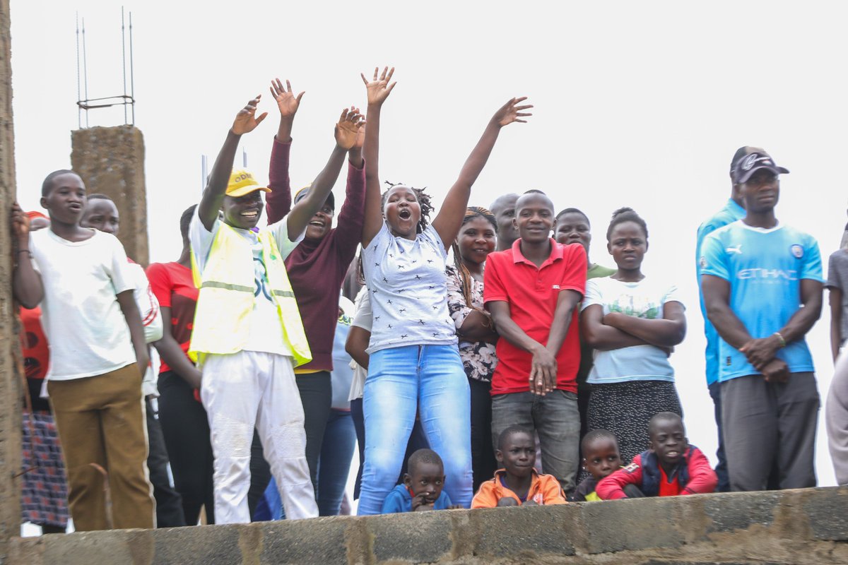 dens_milly's tweet photo. #SambazaFurahaNaSafaricom is currently  in the Western region this festive season. Sahii nko empowered kutambua calls na tactics za conmen na kuwareport.

 Report to 333 any number/person impersonating Safaricom or other people and @SafaricomPLC will take immediate action. https://t.co/S5DVAUn8u2
