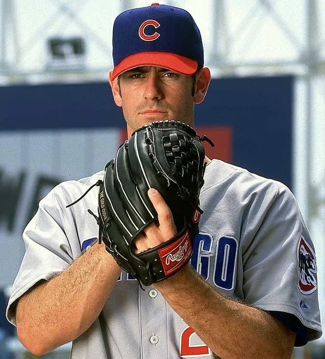 SixPointSports's tweet photo. I’m once again asking for the Cubs to bring back the red bill hats https://t.co/Tax596td4m