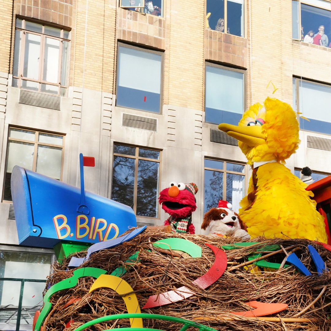 Happy Thanksgiving! Thank you for always singing along, saying hello, and being kind to Elmo and all of his friends. ❤️
