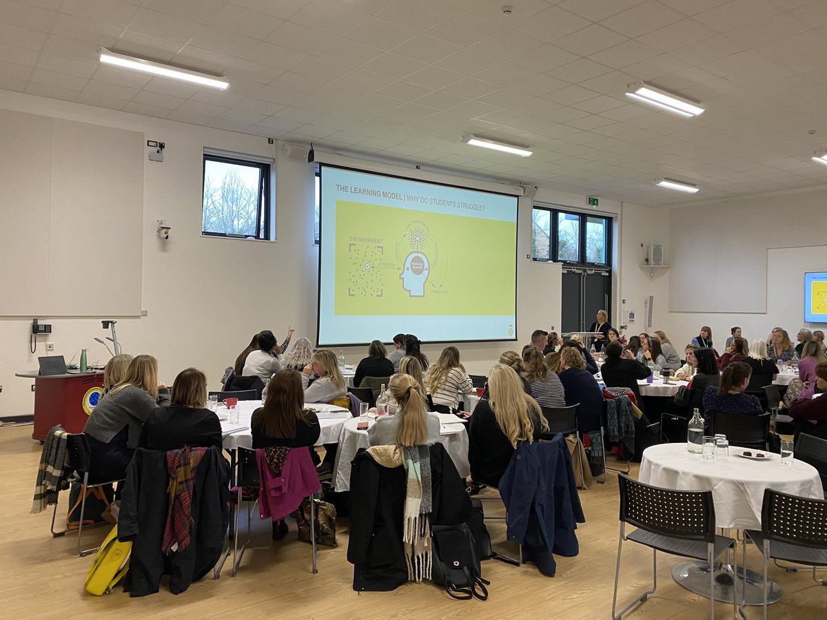 ramsburyenghub's tweet image. Delving into what makes great teaching with @WALKTHRUs_5 this afternoon. Great to get our hub teams together #keepgettingbetter