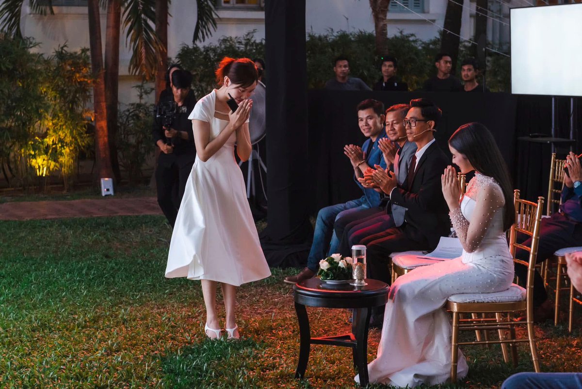 ChhemSinou40803's tweet photo. princess Jenna បានអញ្ជើញយាងចូលរួមអបអរសាទរក្រុមហ៊ុន OPPO« សម្ពោធជាផ្លូវការ OPPO Find X8 Series » Princess so pretty 👸🏻
#princessJenna
#jennnaorodom
#norodomjenna
#Pichvoteysaravody
#Cambodia https://t.co/R9QEi9S6GG