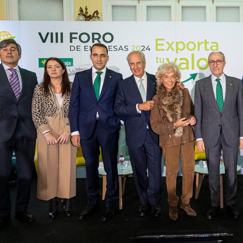 SomosGlobalcaja's tweet photo. 🌏El Foro #ExportaTuValor reúne a más de 200 empresas para conocer casos de éxito empresarial. Gracias por compartir vuestras experiencias a Juan Manuel González Serna, fundador #GrupoSiro; Adriano García @RESGroup Lalo Castillo #PinturasAdoral y María José Sáez @GrupoSaezOrtega