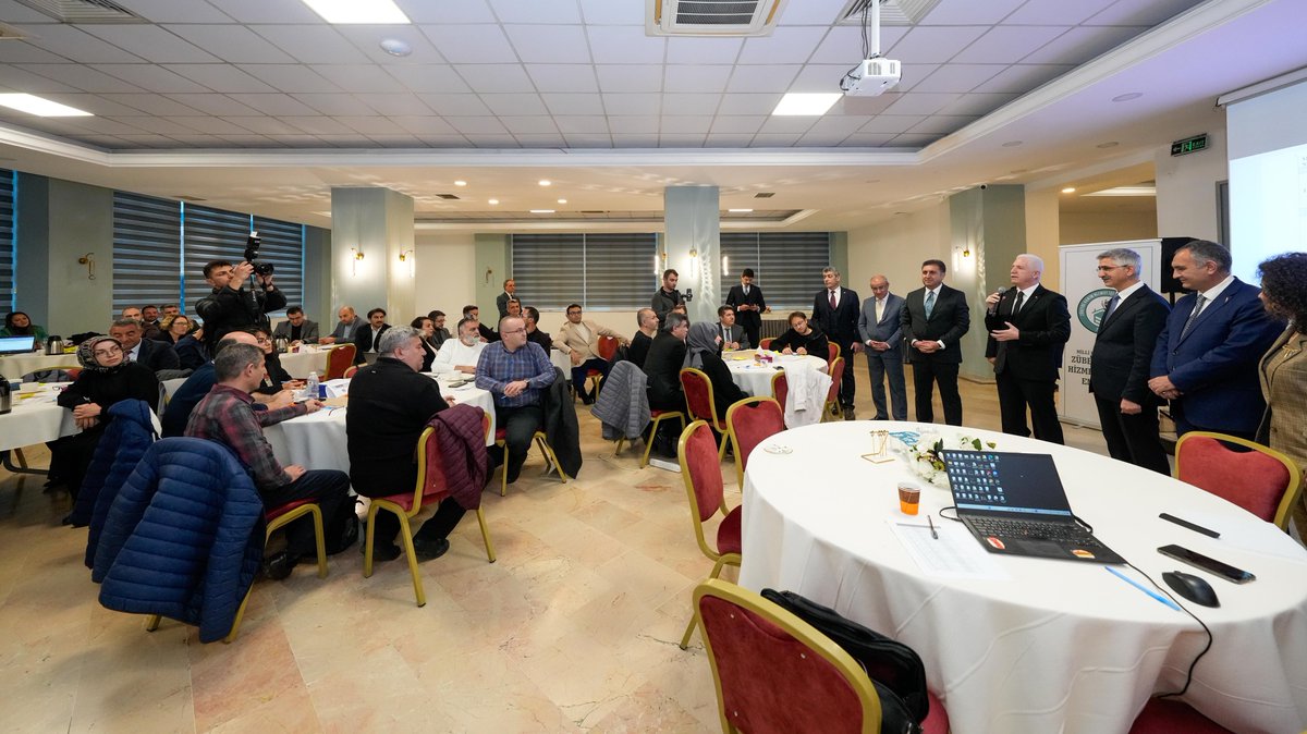 Valimiz Davut Gül, öğretmenlerimizle bir arada…💐

“Köklerden Geleceğe Enstrümansız Okul Kalmasın” konseri sonrasında Valimiz Davut ve Milli Eğitim Bakan Yardımcımız Sayın Nazif Yılmaz, eğitim programına katılarak öğretmenlerimizle sohbet etti.

<a href="/gul_davut/">Davut GÜL</a>

📍Zübeyde Hanım