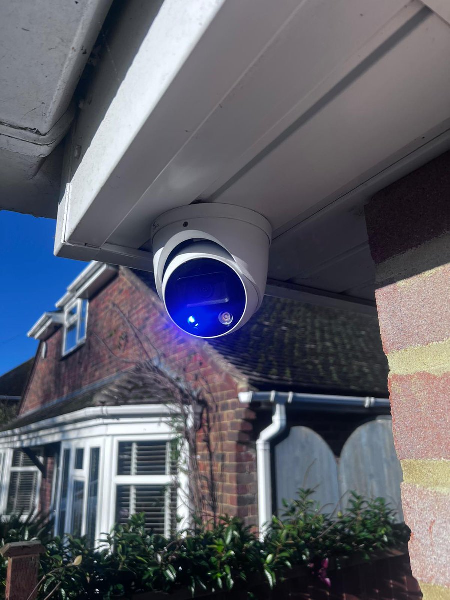 dtectsecurity's tweet photo. One of our engineers recently visited a residential property for a CCTV maintenance check and gave the cameras a much-needed clean. Swipe to see the difference!
Need a maintenance check? Call us today on 01903 357000!

#CCTV #SecurityCameras #HomeSecurity https://t.co/OkeWIaxkOc