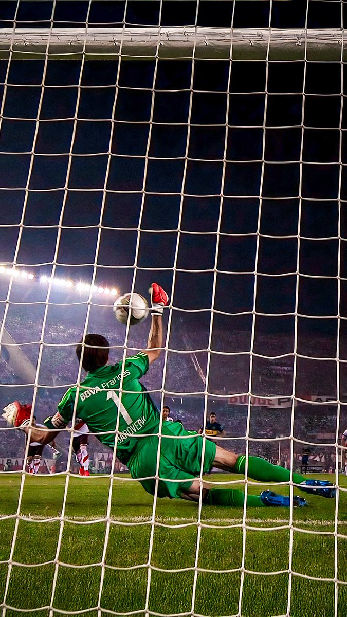 mishoedits's tweet photo. A 10 años del penal que inició una era de pura gloria.

"Se grita como un gol, y créanme" https://t.co/nxrBRCKpug