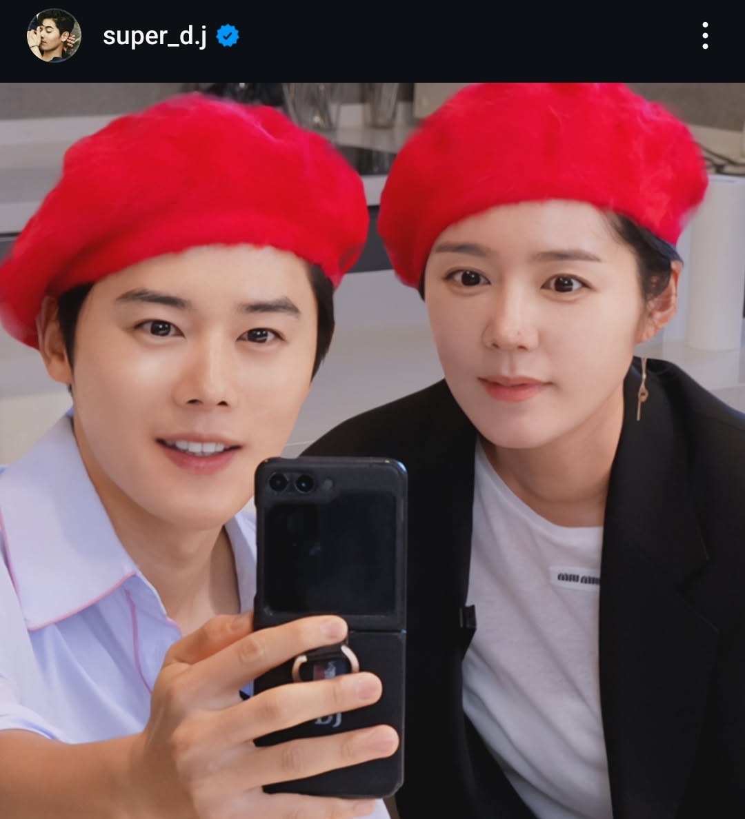 sunizup's tweet photo. This is so cute!!! I love that so many #ZEA brothers responded right away!! Lol!! #DongJun & his twin!! Kk🤭💕
#YimSiwan #임시완 #ParkHyungSik #KimDongJun #HaMinWoo #KevinKim https://t.co/o5RzBPZZOJ