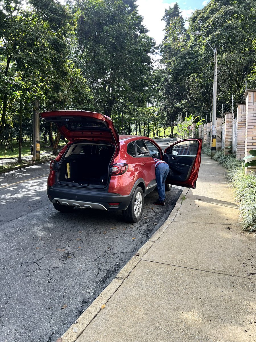 masariky's tweet photo. @sttmed pueden apoyarnos para controlar esto ya es un lavadero público Carrera 35 a calle 5 a edificio Catay 8 El poblado https://t.co/H3mPzxpOSG