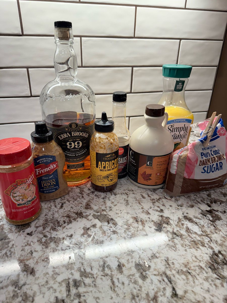 richoris's tweet photo. A little Thanksgiving Day meal prep. Maple bourbon glaze and Brine!! https://t.co/tNZfkq7byx