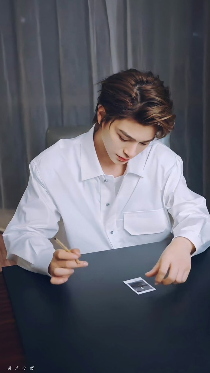 DingYuxi_0720's tweet photo. DingYuxi X Douyin🫘

XiaoDing with white tee is absolutely my fav look🥴

#ติงอวี่ซี #DingYuxi #丁禹兮 #정우혜
#Fansedit
