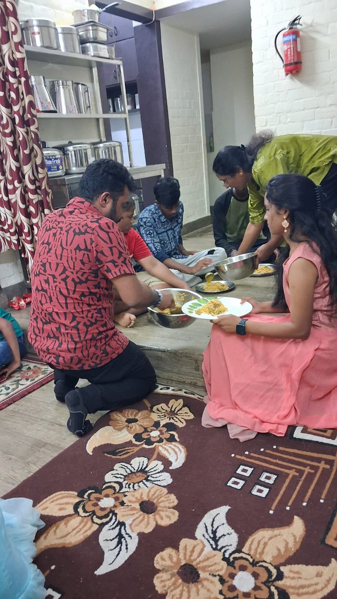 IndiaIsUs's tweet photo. Spreading warmth & joy in Bangalore! 🌟On Nov 21, #IndiaIsUs visited Sneha Orphanages, sharing laughter, dance, & karaoke with 21 kids. Donated 25 blankets & snacks to brighten their day. #SocialImpact #HopeForKids #MilkLove #helpinghands #Childwelfare #indiaisus #onedayforfuture https://t.co/hi8H67RasH