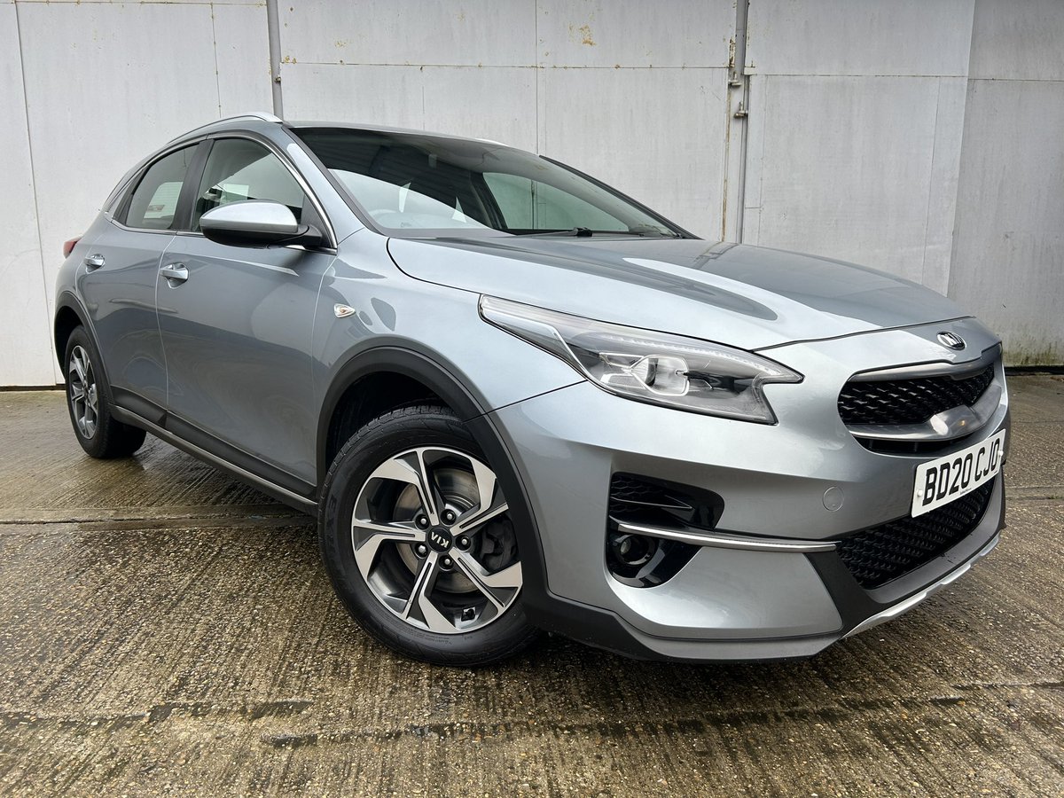 UsedBerkshire's tweet photo. Just arrived and fully prepared for sale is this 2020'20 Kia XCeed 1.0T GDi 2 manual in Lunar Silver https://t.co/7fWY1vgKcB via @YouTube https://t.co/9wAJjqVssl