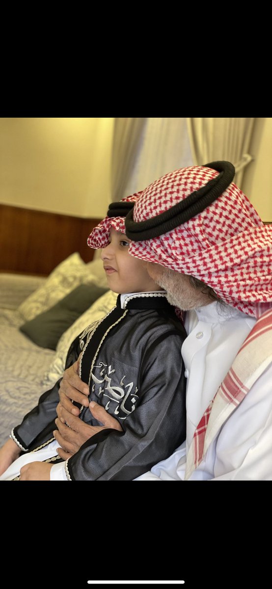 R33347097's tweet photo. الله يرحمه ويغمد روحه الجنه يارب ياكريم 
المفكر علي الهويريني
ويحفظ ويصلح الولد الصغير اللي معاه https://t.co/UYfcGtuTtP