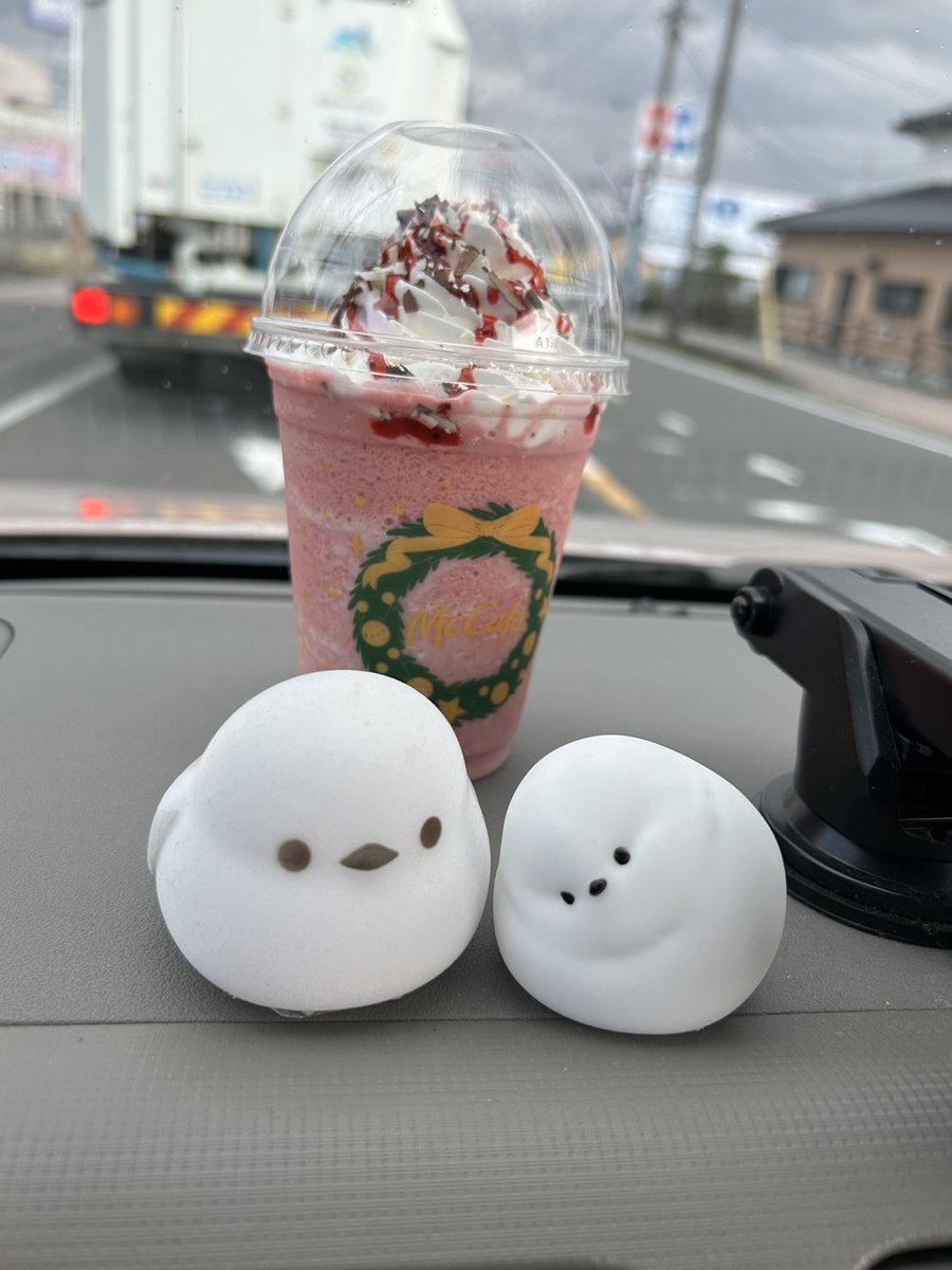 マックのいちごフラッペうま🍓😋
 #マックでサンタのいちごフラッペ 
 #シマエナガ
