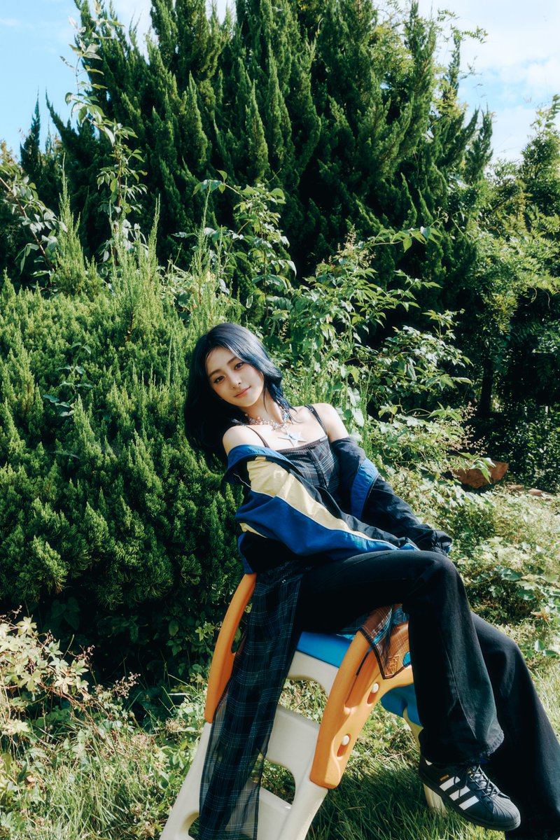 le_sserafim's tweet photo. LE SSERAFIM 2025 SEASON'S GREETINGS Preview Cuts A ver.

🎈RELEASE : 2024.12.26. (KST)
🎈https://t.co/noQkm9IJzO

#LE_SSERAFIM #르세라핌
#HUHYUNJIN #허윤진
#SEASONSGREETINGS #시즌그리팅
#LAND_of_LE_SSERAFIM 🎠 https://t.co/eUOZFMb8kg