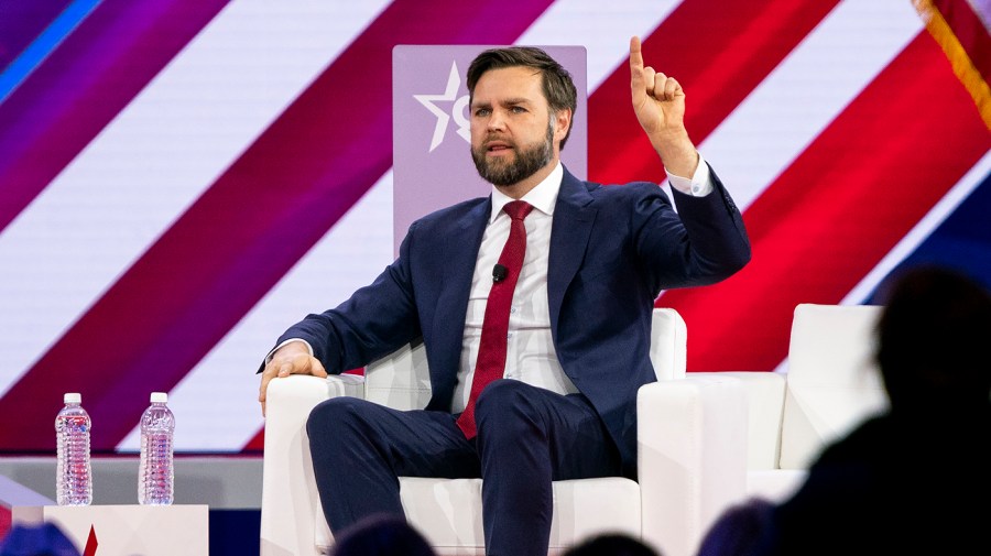 ElectionTime_'s tweet image. 🔴NEW 2028 Republican Primary Poll: Vance leads big.
2028 Republican Nomination
🟥JD Vance 30%
-------------------------------
🟥Ron DeSantis 5%
🟥Vivek Ramaswamy 3%
🟥Nikki Haley 2%
🟥Robert Kennedy Jr. 2%
🔴Others ~10%
⚪️Undecided 51%