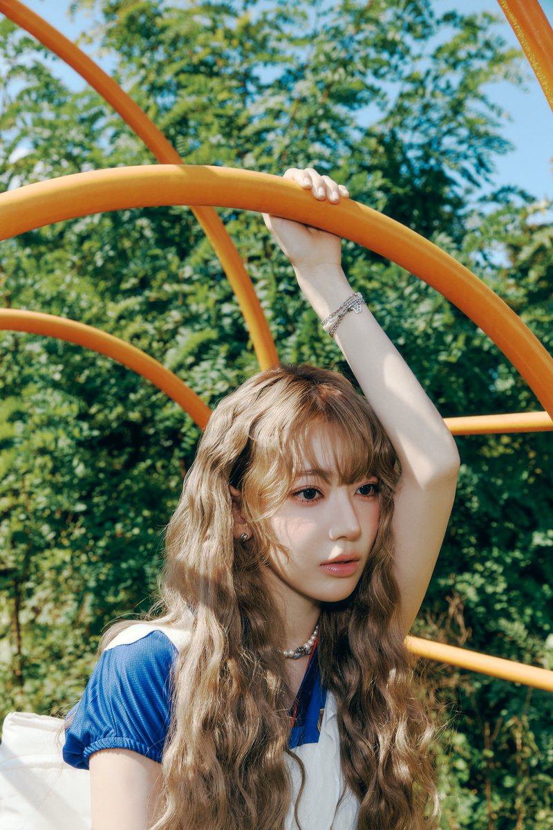 le_sserafim's tweet photo. LE SSERAFIM 2025 SEASON'S GREETINGS Preview Cuts A ver.

🎈RELEASE : 2024.12.26. (KST)
🎈https://t.co/noQkm9IJzO

#LE_SSERAFIM #르세라핌
#SAKURA #사쿠라 
#SEASONSGREETINGS #시즌그리팅
#LAND_of_LE_SSERAFIM 🎠 https://t.co/JkafPvm6is