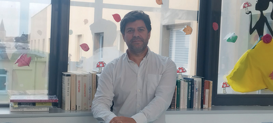 🏥#JetravailleauCHU |  Portugais d’origine, Antonio Romano Coelho est arrivé en France en 2004. En quelques années, il a appris le français et s’est construit une carrière hospitalière sur le site de #Montmorillon, où il est aujourd’hui #cadredesanté.
➡️lnkd.in/e966D7ab