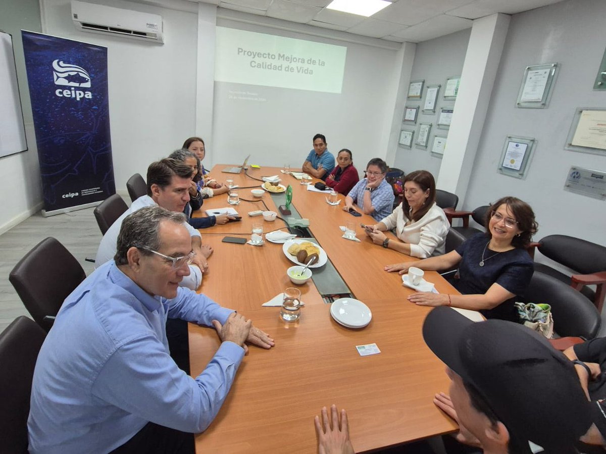 🏭🐟 | Recibimos a <a href="/martinburt/">Martin Burt</a>, director ejecutivo <a href="/fundaparaguaya/">Fundación Paraguaya</a>, juntos <a href="/greenligthec/">greenlightec</a> implementamos soluciones estratégicas para Mejorar la Calidad de Vida y potenciar el bienestar de miles de trabajadores de la industria procesadora de #Atún 🇪🇨  asociada a <a href="/CEIPA_Ecuador/">CEIPA</a>