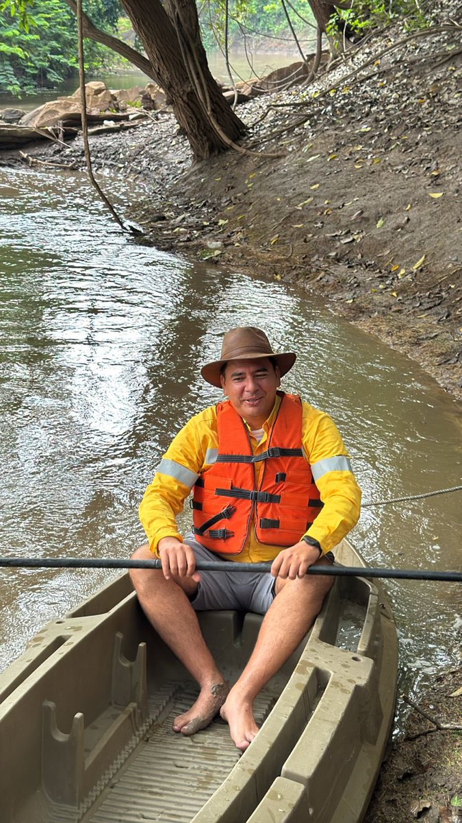 madrinan_luis's tweet photo. Esta noche a las 7 y 30 pm no se pueden perder @NoticiasRCN vamos a ver desde el Río Rancheria, cuál es la realidad del agua en La Guajira y dirimir el debate sobre si alguien se robó el Río.  No se lo pierdan https://t.co/EvVvtqsx45
