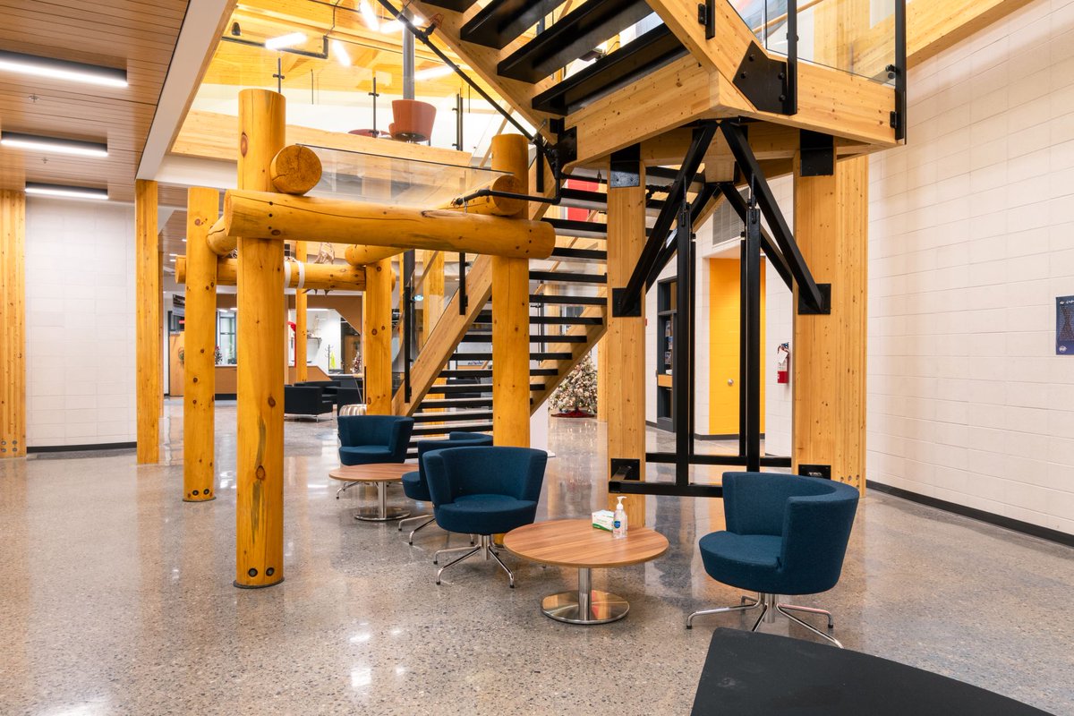 Aquest_Design's tweet image. Mistissini Sabtuan Learning Centre

Aquest a meublé l’ensemble de l’école afin de transformer le nouvel environnement d’apprentissage en un espace qui honore le patrimoine crie et favorise le respect et la compassion envers les étudiants adultes.
aquestdesign.ca/fr/project/mis…