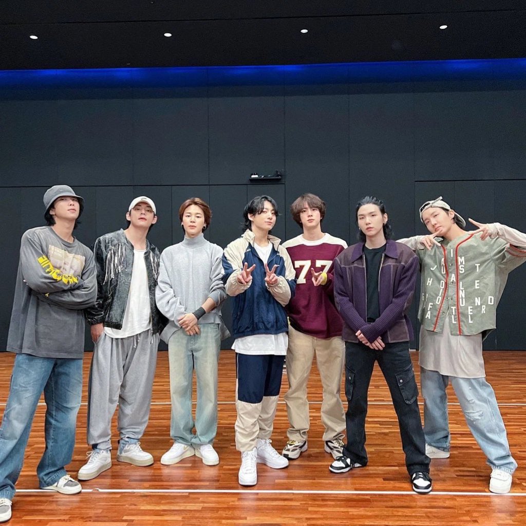 BTS Charts Daily (@btschartsdailyc) on Twitter photo π| The Male Artists with the most followers on Tiktok
#1. Will Smith β 75.1M (+200k)
#2. <a href="/BTS_twt/">λ°©νμλ
λ¨</a> β 71M (+500k)
#3. Jason Derulo β 65.1M (-) π| The Male Artists with the most followers on Tiktok
#1. Will Smith β 75.1M (+200k)
#2. <a href="/BTS_twt/">λ°©νμλ
λ¨</a> β 71M (+500k)
#3. Jason Derulo β 65.1M (-)
