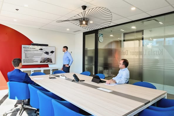 Aquest_Design's tweet image. 𝗣𝗿𝗶𝘃𝗮𝗰𝘆 𝘄𝗶𝘁𝗵𝗼𝘂𝘁 𝘀𝗮𝗰𝗿𝗶𝗳𝗶𝗰𝗶𝗻𝗴 𝗧𝗿𝗮𝗻𝘀𝗽𝗮𝗿𝗲𝗻𝗰𝘆 - 𝗢𝗳𝗳𝗶𝗰𝗲 𝗦𝗽𝗮𝗰𝗲𝘀 𝘄𝗶𝘁𝗵 𝗚𝗹𝗮𝘀𝘀 𝗪𝗮𝗹𝗹𝘀

Murals and glass graphics provide privacy while maintaining a bright, open look.