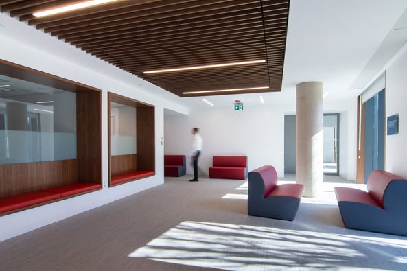 Aquest_Design's tweet image. Aquest Design helped 𝗦𝘁. 𝗖𝗹𝗲𝗺𝗲𝗻𝘁'𝘀 𝗦𝗰𝗵𝗼𝗼𝗹 𝗶𝗻 𝗧𝗼𝗿𝗼𝗻𝘁𝗼 create a stunning learning environment, including their entrance hall, offices, makerspace, classrooms, science labs, student commons, and library!