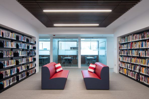 Aquest_Design's tweet image. Aquest Design helped 𝗦𝘁. 𝗖𝗹𝗲𝗺𝗲𝗻𝘁'𝘀 𝗦𝗰𝗵𝗼𝗼𝗹 𝗶𝗻 𝗧𝗼𝗿𝗼𝗻𝘁𝗼 create a stunning learning environment, including their entrance hall, offices, makerspace, classrooms, science labs, student commons, and library!