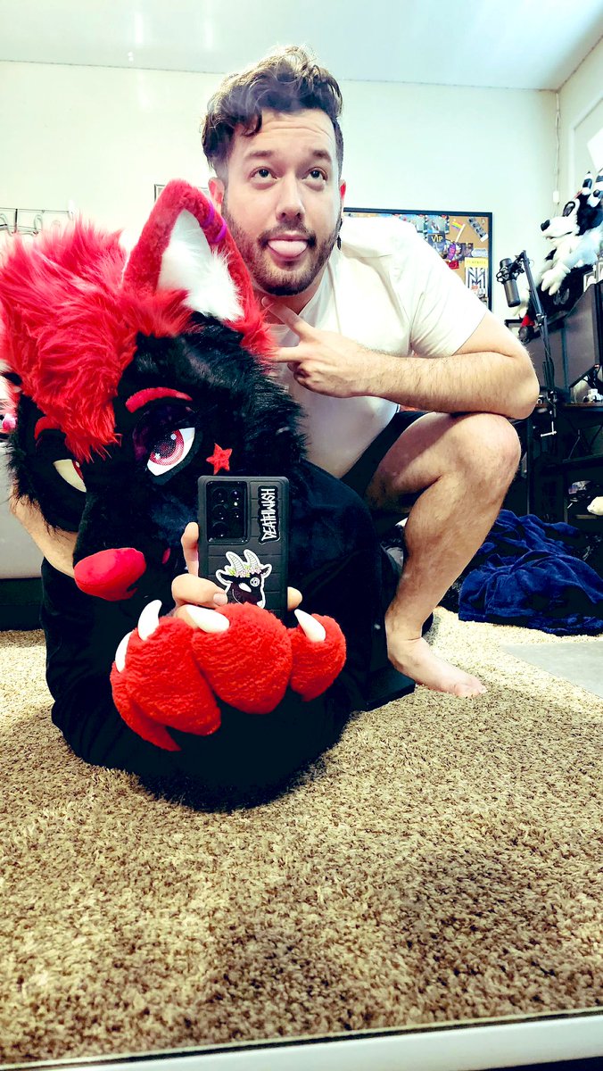 MonsterWusky's tweet photo. Happy 8 Year anniversary to the Love of my life!!! I am so proud of all that we’ve built together and so excited for the many more years to come!!! Here is to the future and and a lifetime spent together!!! I love you soo much!!! ❤️❤️❤️ #furryfandom #anniversary https://t.co/TFLGQw9tlK