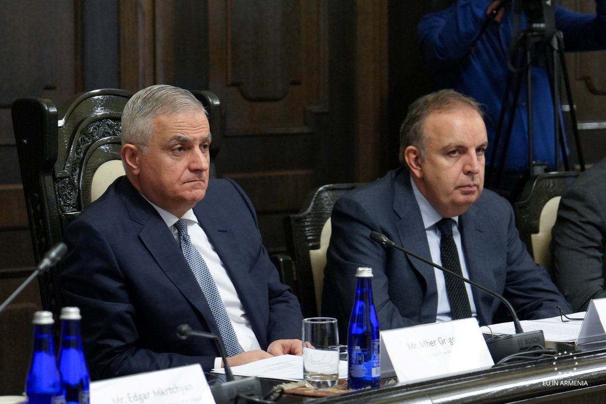 EUAmbArmenia's tweet image. Productive 3rd meeting of 🇪🇺🇦🇲 Investment Coordination Platform co-chaired with M. Grigoryan europa.eu/!wRTNh7
🏗 acceleration of️ infrastructure investments
🇦🇲 focus on connectivity, Crossroads of Peace  &amp;amp; 🔋 diversification
🤝 signed loans🏘️ schemes for refugees
#EIP