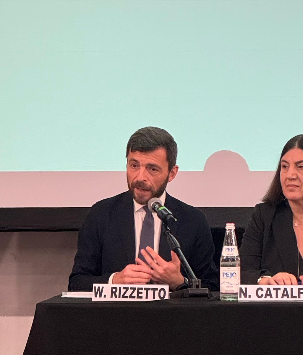 w_rizzetto's tweet image. A Ferrara a #WorkonWork
Italia-Ue divario sui laureati: 26,8% Italia, 41,6% Ue. Siamo ultimi per iscritti a corsi ICT e solo il 24,5% ha studiato materie Stem. Il #mismatch tra domanda e offerta è priorità del #GovernoMeloni. Diverse iniziative già attuate, molto ancora da fare.