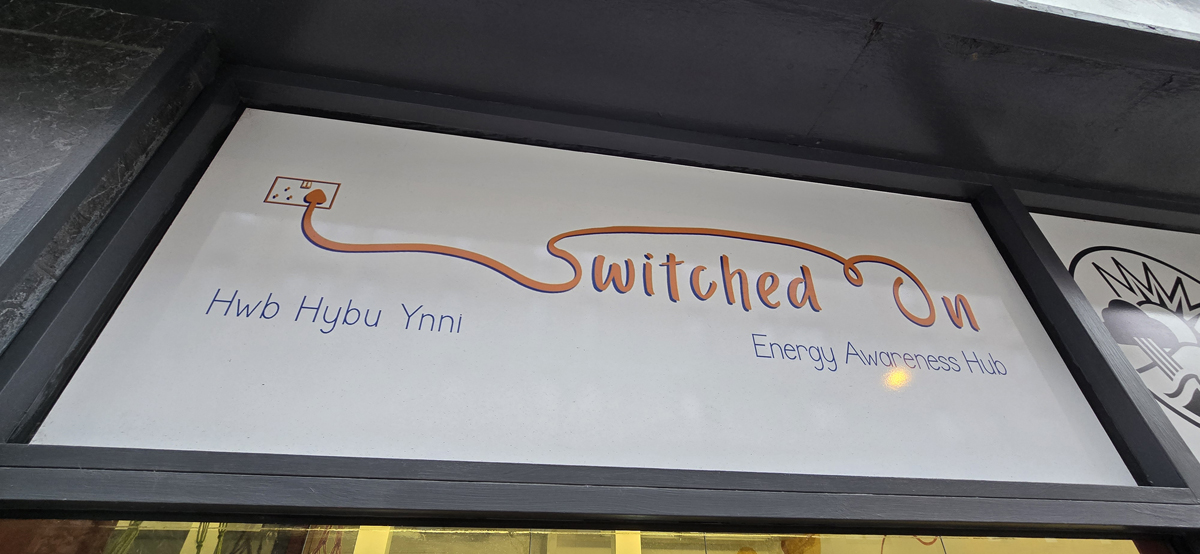 SwanseaCouncil's tweet photo. Open today & tomorrow (both 10am-4pm), 208 High Street - your city centre #EnergyAwarenessHub where you can find help to overcome high energy bills. #switchedon #costofliving #swanseaprojectzero #netzero2050 #HereForYouThisWinter https://t.co/hjdcn6zOfV