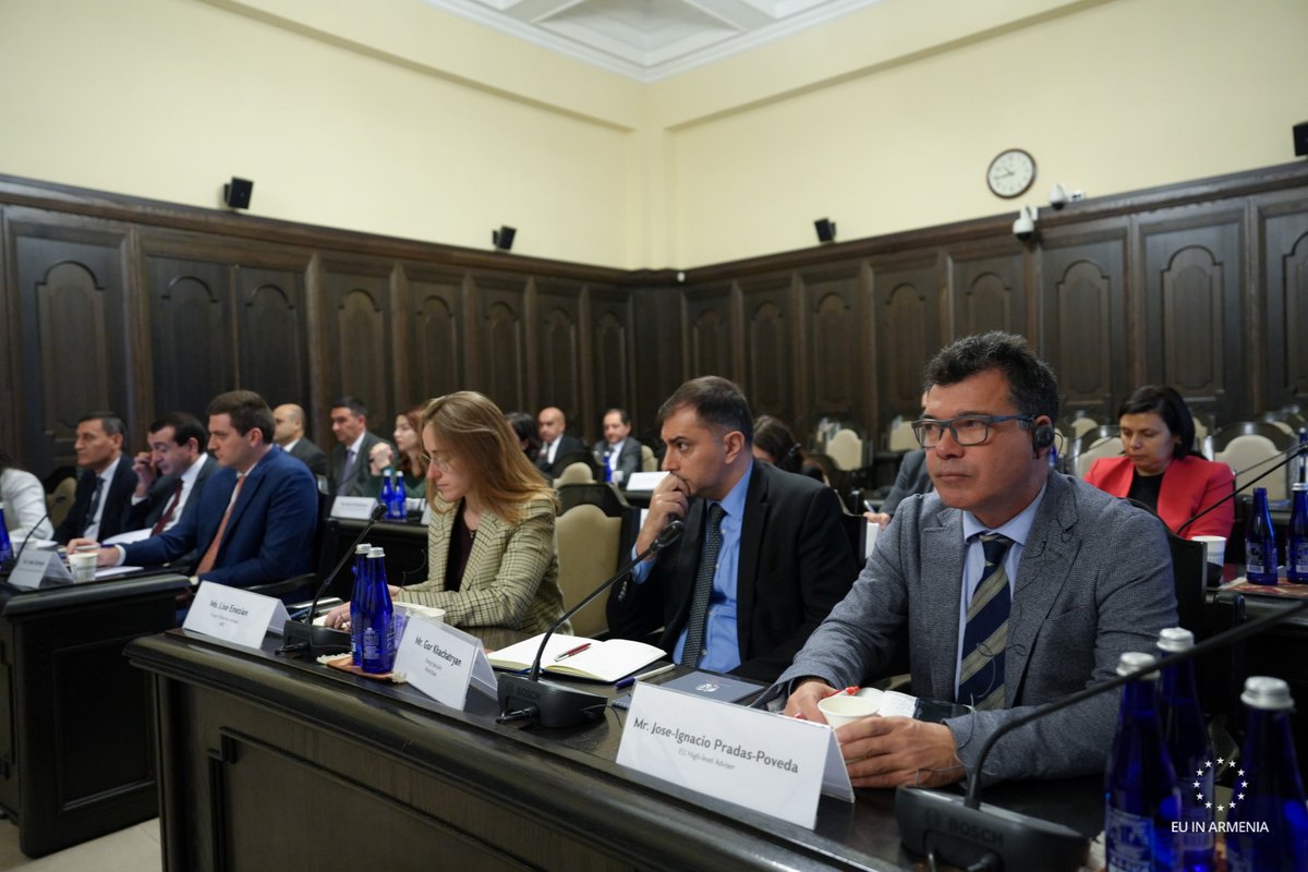 EUAmbArmenia's tweet image. Productive 3rd meeting of 🇪🇺🇦🇲 Investment Coordination Platform co-chaired with M. Grigoryan europa.eu/!wRTNh7
🏗 acceleration of️ infrastructure investments
🇦🇲 focus on connectivity, Crossroads of Peace  &amp;amp; 🔋 diversification
🤝 signed loans🏘️ schemes for refugees
#EIP