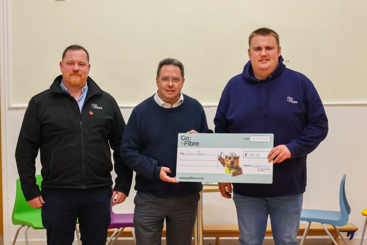 CraigWHoy1's tweet photo. 🎅 Excited to announce Sam from @candoscot as the winner of my annual Christmas card competition! 🎨 Huge thanks to @GoFibre_UK for their generous £500 donation to Cando. It was incredibly difficult to pick just one winner. Thank you to everyone that took part. https://t.co/qLd9fMZylS
